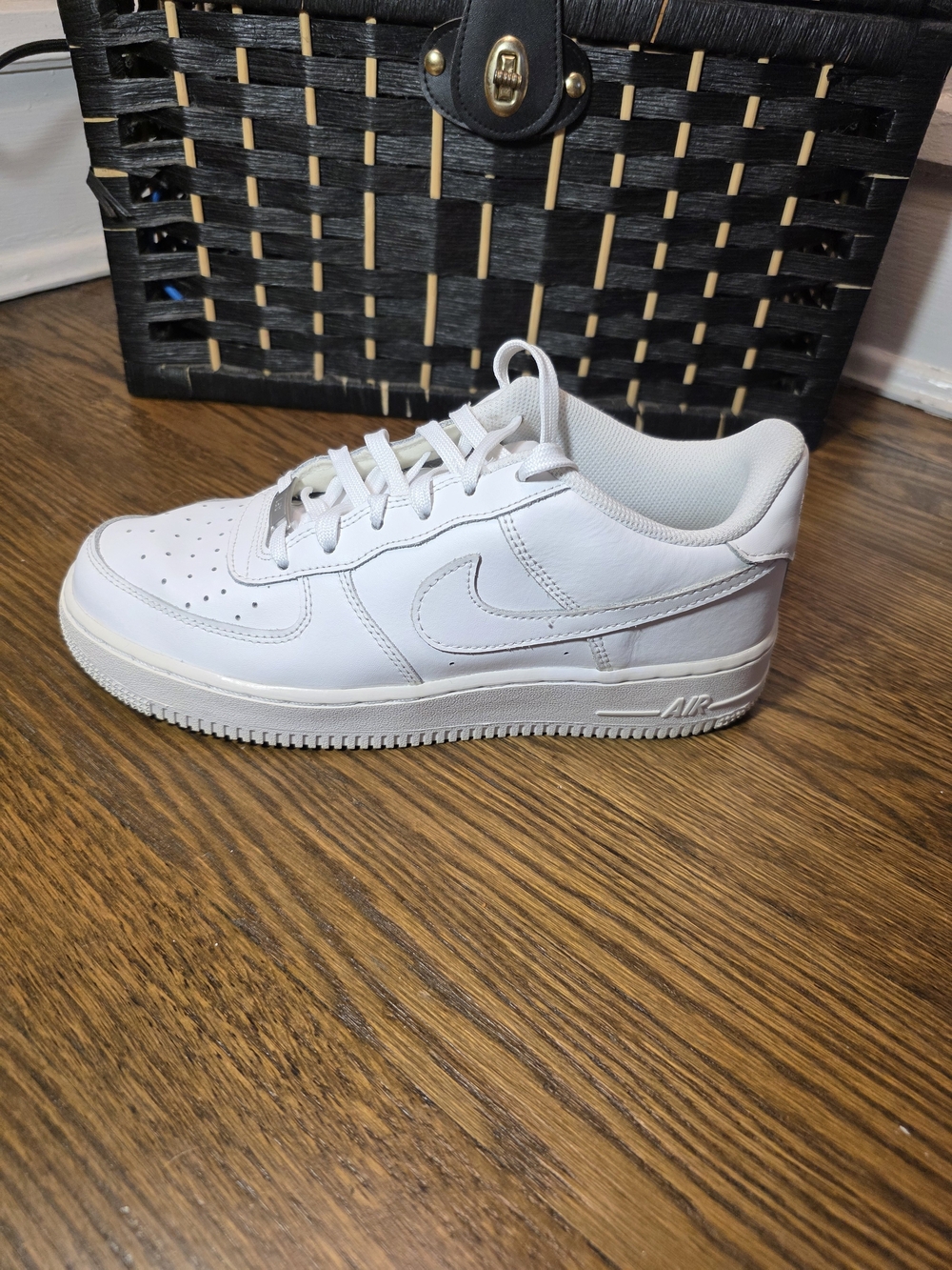 Nike Air Force 1 Unisex White Low-Top Sneakers Size 7Y Or Women 8.5
